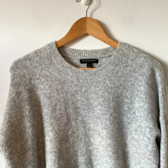 Banana Republic Wool Blend Soft  Knit Crew Sweater Grey Size Medium - Picture 2 of 6